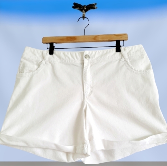 ๐ต 2 FOR $40 ๐ต LANE BRYANT WHITE DENIM SHORTS - Picture 3 of 10